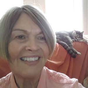 Meet your Posher, Lois